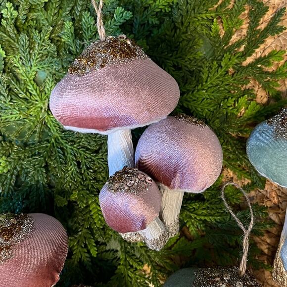 Lot of 4 Velvet Mushroom Ornaments in Pink & Green metallic silver gold glitter - Picture 5 of 13